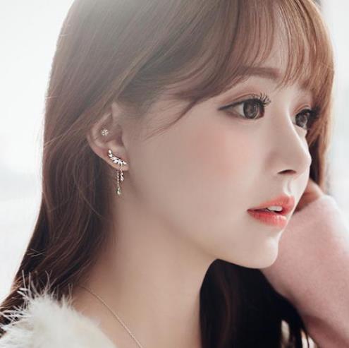 明星同款五角星镶钻耳钉：简约百搭耳钉搭配（图）