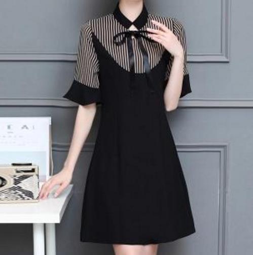 街拍性感的蕾丝裙太好看了：满满的女人味（图）