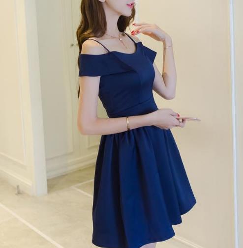 街拍性感的蕾丝裙太好看了：满满的女人味（图）