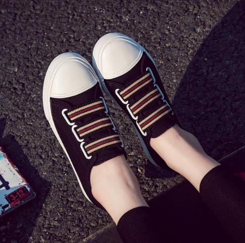 松紧带帆布懒人鞋搭配：时尚百搭帆布鞋推荐（图）