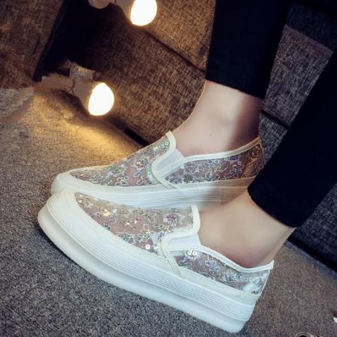 松紧带帆布懒人鞋搭配：时尚百搭帆布鞋推荐（图）