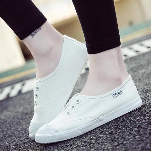 松紧带帆布懒人鞋搭配：时尚百搭帆布鞋推荐（图）