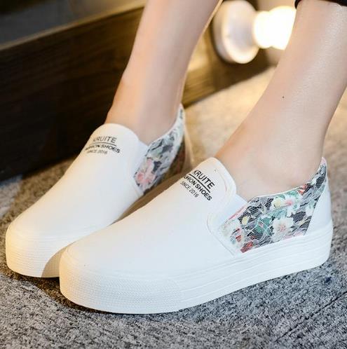 松紧带帆布懒人鞋搭配：时尚百搭帆布鞋推荐（图）