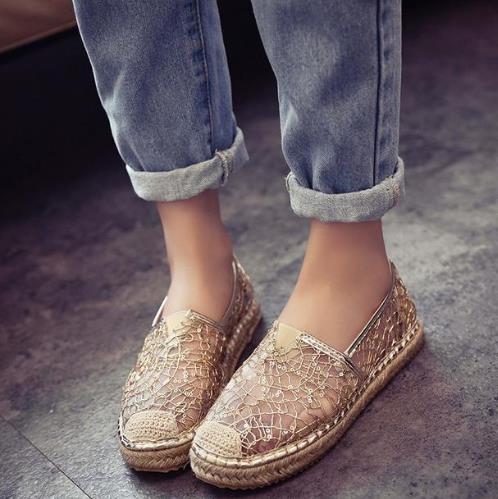 松紧带帆布懒人鞋搭配：时尚百搭帆布鞋推荐（图）