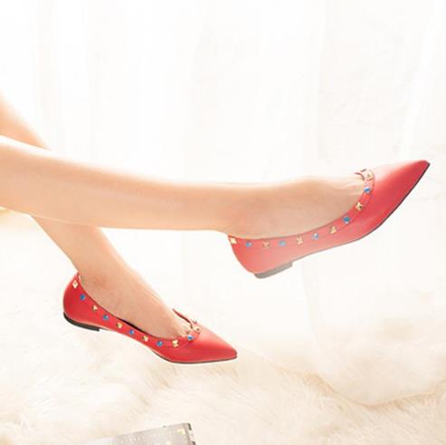 时尚尖头平底单鞋：6款单鞋搭出显高时髦感（图）