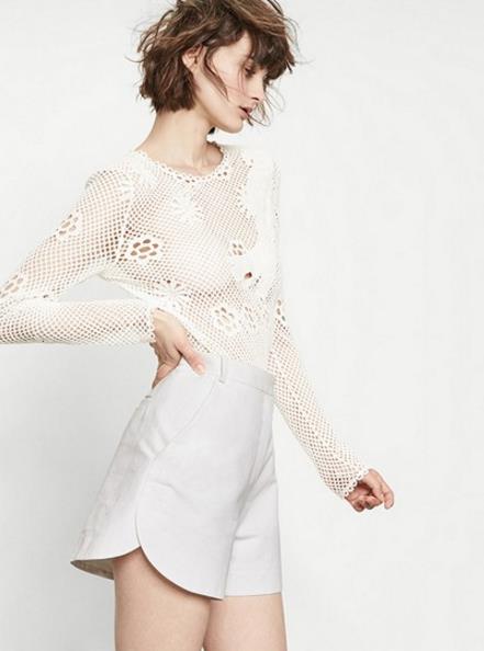 高腰小脚裤加t恤:拥有一冲上天的大长腿 高腰小脚裤加t恤:拥有一冲上天的大长腿