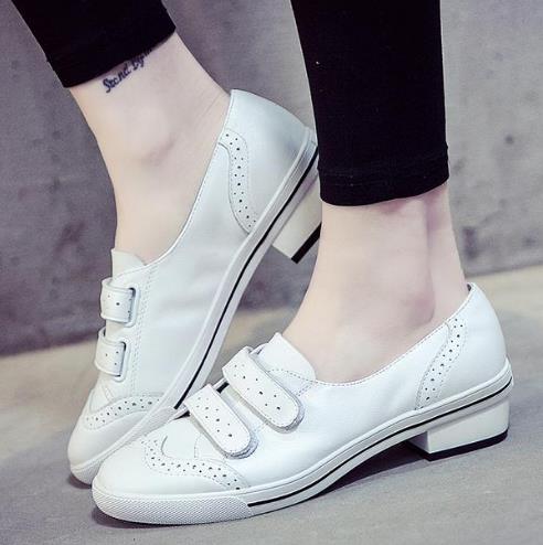 这个季节小白鞋火起来了：6款时尚小白鞋搭配（图）