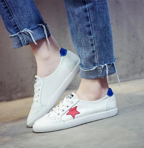 这个季节小白鞋火起来了：6款时尚小白鞋搭配（图）