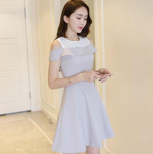 今年流行蕾丝连衣裙：6款连衣裙彰显时髦女人味（图）