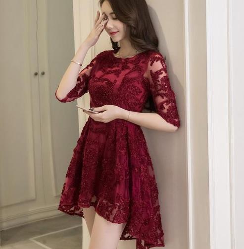 今年流行蕾丝连衣裙：6款连衣裙彰显时髦女人味（图）