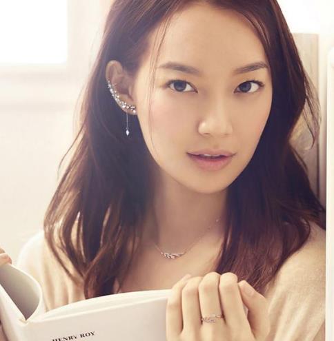 宋慧乔同款镶锆石型耳环：百搭时尚耳环搭配（图）