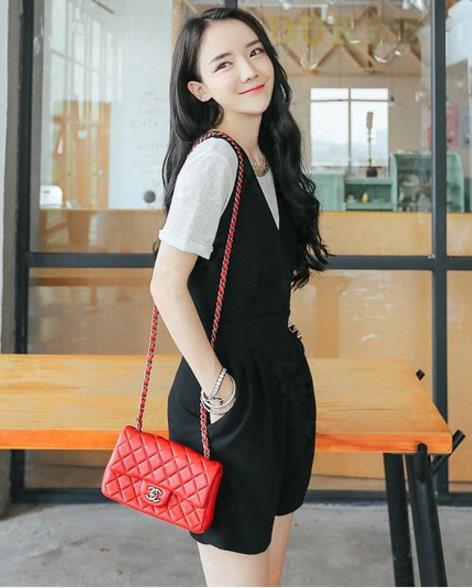 高腰小脚裤加t恤:拥有一冲上天的大长腿 高腰小脚裤加t恤:拥有一冲上天的大长腿