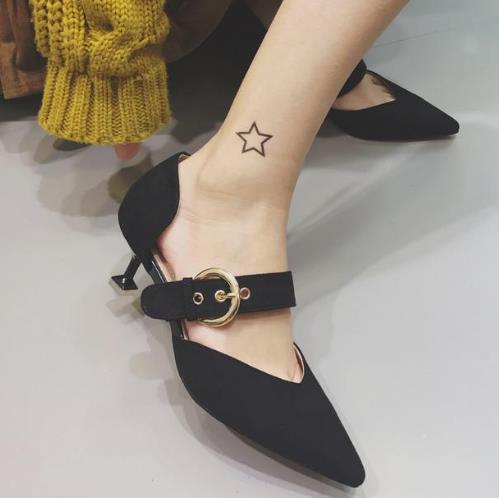 小个子穿秋季性感高跟单鞋:轻松告别小短腿(图) 小个子穿秋季性感高跟单鞋:轻松告别小短腿(图)