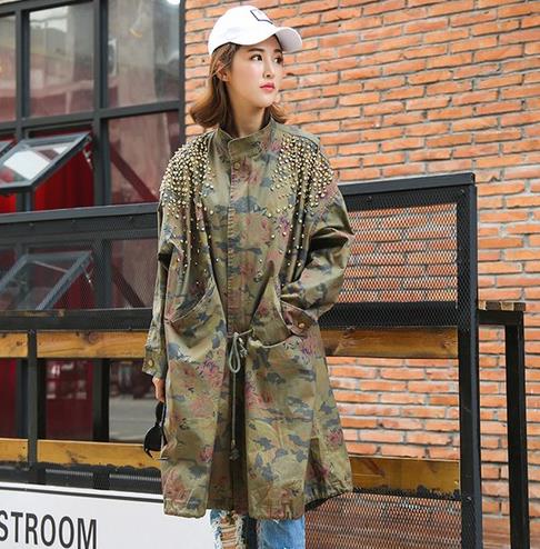 翻领修身蕾丝长风衣搭配：6款风衣彰显知性优雅