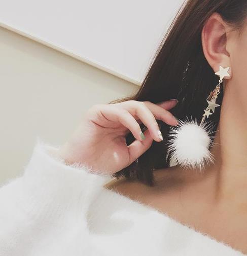 韩国简约羽毛吊坠耳环:6款耳环打造复古甜美风 韩国简约羽毛吊坠耳环:6款耳环打造复古甜美风