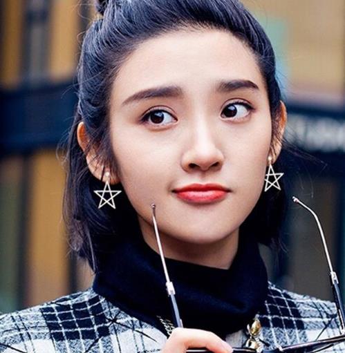 明星同款韩版简约雪花流苏镶嵌锆石搭配推荐（图）