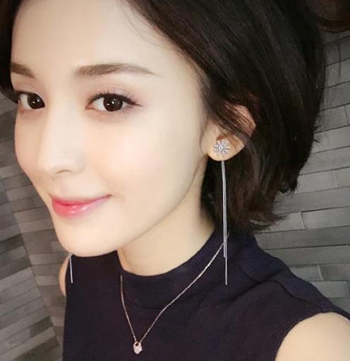 明星同款韩版简约雪花流苏镶嵌锆石搭配推荐（图）