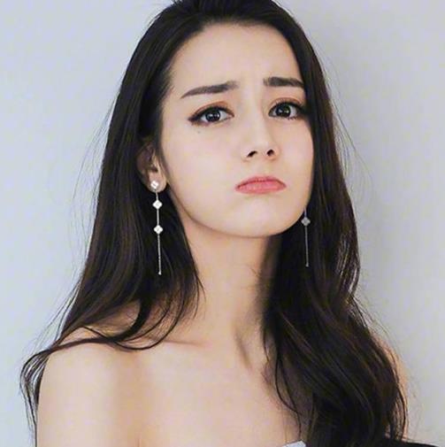 明星同款韩版简约雪花流苏镶嵌锆石搭配推荐（图）