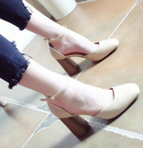 尖头粗跟高跟鞋:6款高跟鞋演绎成熟女神范(图) 尖头粗跟高跟鞋:6款高跟鞋演绎成熟女神范(图)