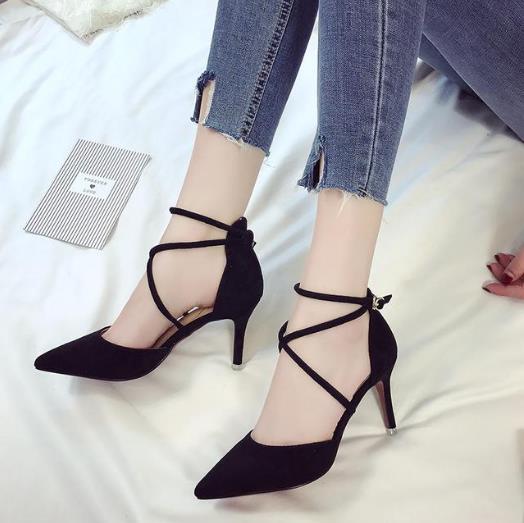 百搭中空尖头单鞋搭配：5款简约而不失优雅