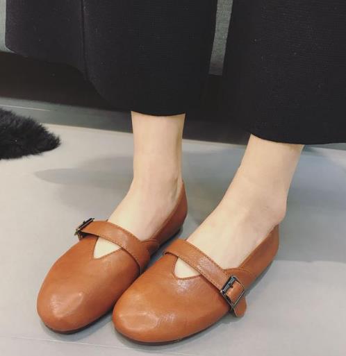 一字扣浅口休闲单鞋搭配:气场十足单鞋分享(图) 一字扣浅口休闲单鞋搭配:气场十足单鞋分享(图)