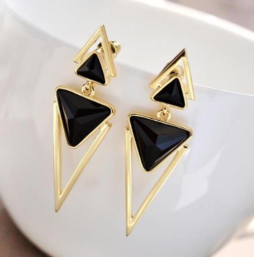 让你时尚一整年的6款耳饰:百搭水晶珍珠耳钉(图) 让你时尚一整年的6款耳饰:百搭水晶珍珠耳钉(图)