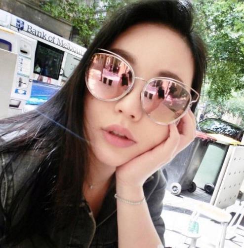 没有墨镜还玩什么街拍:明星同款墨镜推荐(图) 没有墨镜还玩什么街拍:明星同款墨镜推荐(图)