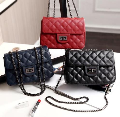 杨幂同款机场双肩包太火了：女款双肩包搭配（图）