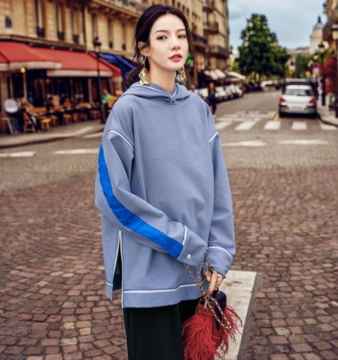 杨幂同款机场双肩包太火了：女款双肩包搭配（图）