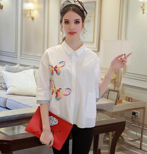 6款一字领衬衫专属名媛气质：彰显妩媚与风情（图）