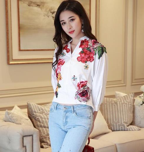 6款一字领衬衫专属名媛气质：彰显妩媚与风情（图）