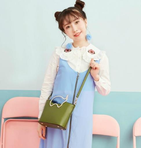 2017流行这样的迷你斜跨链条包斜挎包搭配(图) 2017流行这样的迷你斜跨链条包斜挎包搭配(图)