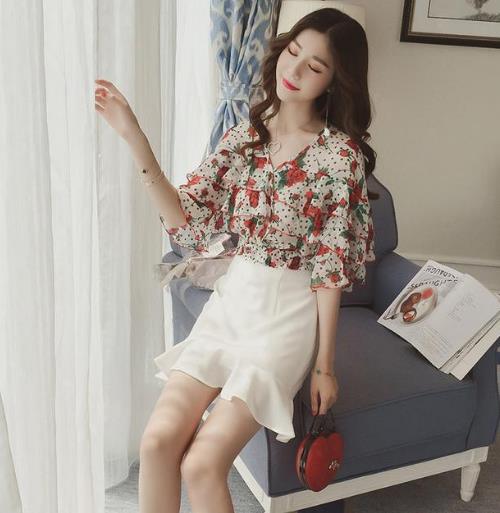 时髦到窒息的裙装：半身裙套装打造清纯气质（图）