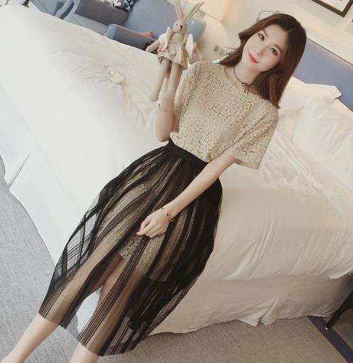 时髦到窒息的裙装：半身裙套装打造清纯气质（图）