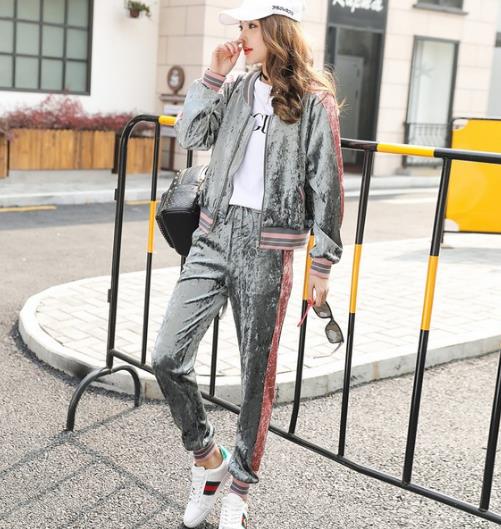 秋季没什么比套装更实用：条纹针织两件套搭配（图）