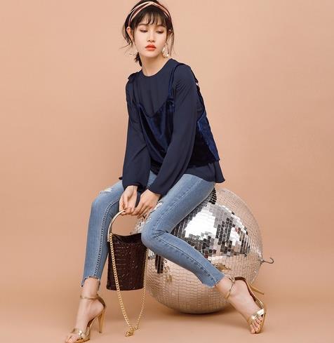 蕾丝背带裙两件套搭配:省时省力两件套推荐(图) 蕾丝背带裙两件套搭配:省时省力两件套推荐(图)