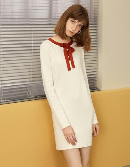 尖头鞋搭配双排扣西装连衣裙:凸显大长腿(图) 尖头鞋搭配双排扣西装连衣裙:凸显大长腿(图)