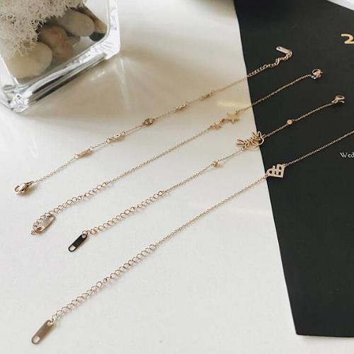 玫瑰金珍珠吊坠项链搭配：时髦优雅项链推荐（图）