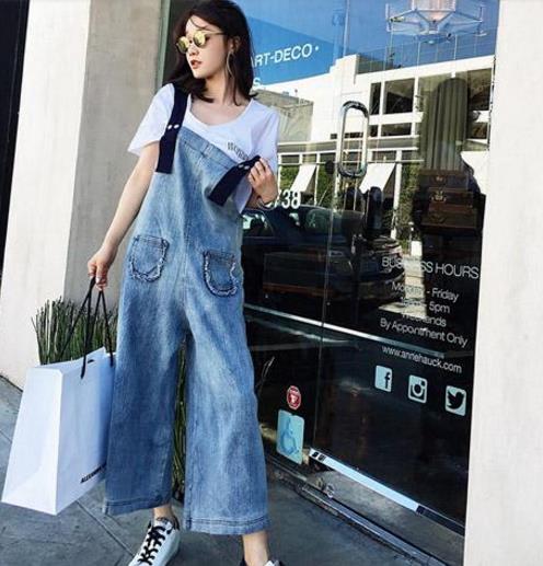 时尚牛仔背带裤怎么搭配上衣:轻松显高显瘦(图) 时尚牛仔背带裤怎么搭配上衣:轻松显高显瘦(图)