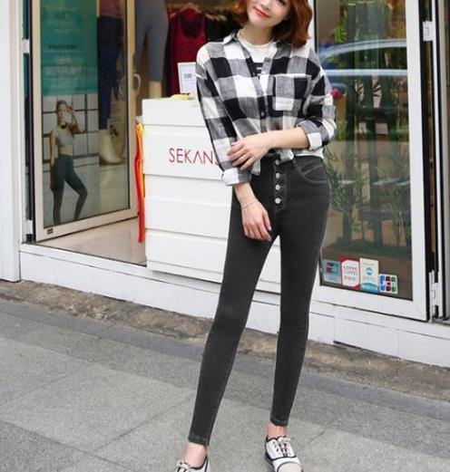 牛仔裤经典永不过时:显瘦高腰牛仔裤搭配(图) 牛仔裤经典永不过时:显瘦高腰牛仔裤搭配(图)