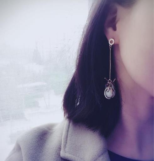 今年流行的杨幂同款简约耳坠：凸显优雅气质（图）