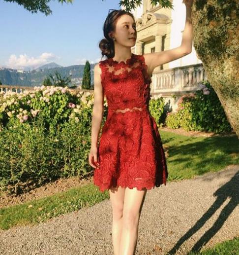 时尚蕾丝连衣裙怎么搭配:修身显瘦连衣裙分享 时尚蕾丝连衣裙怎么搭配:修身显瘦连衣裙分享