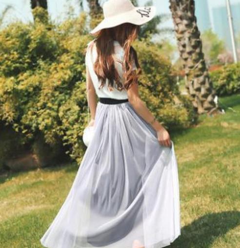 时尚蕾丝连衣裙怎么搭配：修身显瘦连衣裙分享