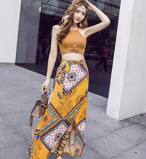 时尚蕾丝连衣裙怎么搭配：修身显瘦连衣裙分享