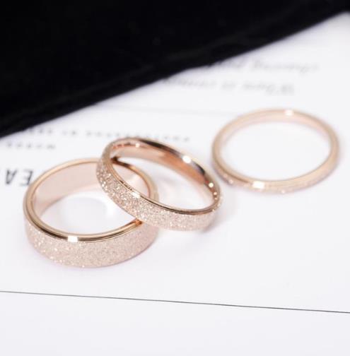 今年流行时尚玫瑰金带钻钛钢戒指:婉约大方(图) 今年流行时尚玫瑰金带钻钛钢戒指:婉约大方(图)