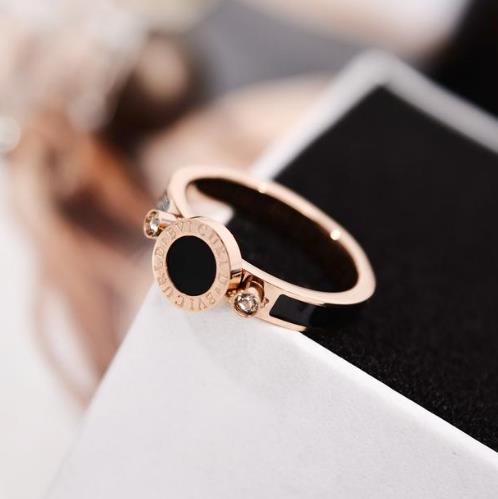 今年流行时尚玫瑰金带钻钛钢戒指:婉约大方(图) 今年流行时尚玫瑰金带钻钛钢戒指:婉约大方(图)