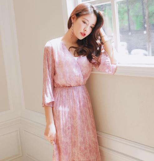 小个子这样搭配蕾丝背心连衣裙才能显高显瘦（图）