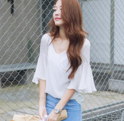 小个子这样搭配蕾丝背心连衣裙才能显高显瘦（图）