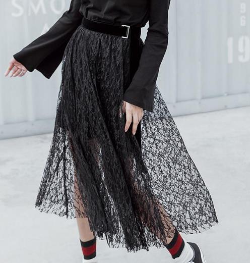 气场女王最爱穿半身裙:黑色蕾丝网纱裙分享(图) 气场女王最爱穿半身裙:黑色蕾丝网纱裙分享(图)