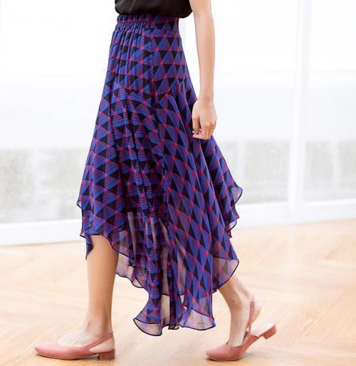 气场女王最爱穿半身裙：黑色蕾丝网纱裙分享（图）